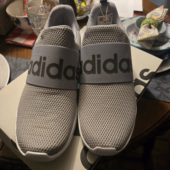 Adiddas sneakers sz 11.5 - Picture 3 of 3